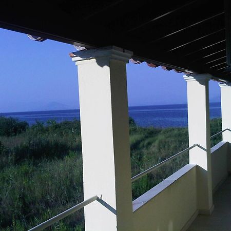 Virginia'S Beachfront Apartments Kávosz Kültér fotó