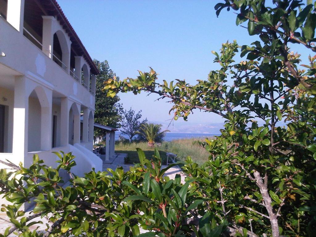 Virginia'S Beachfront Apartments Kávosz Kültér fotó