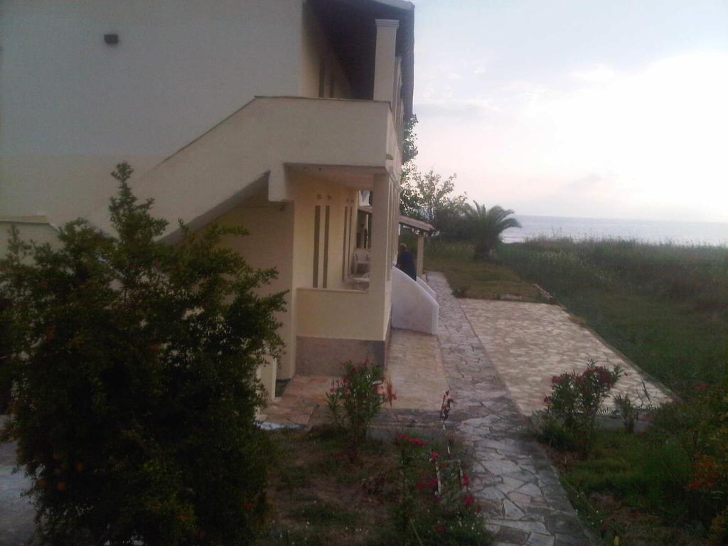 Virginia'S Beachfront Apartments Kávosz Kültér fotó
