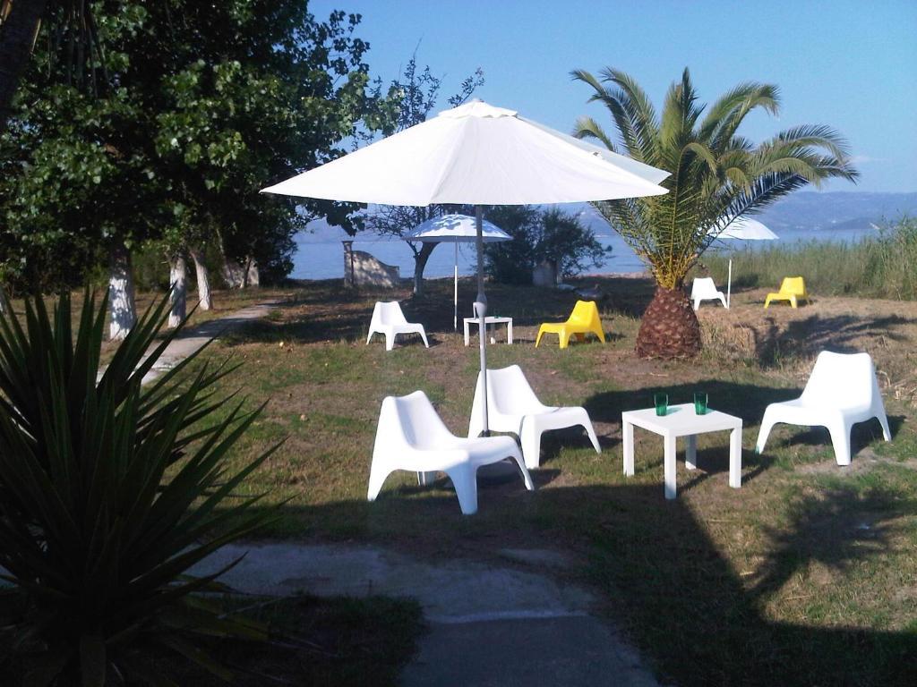 Virginia'S Beachfront Apartments Kávosz Kültér fotó