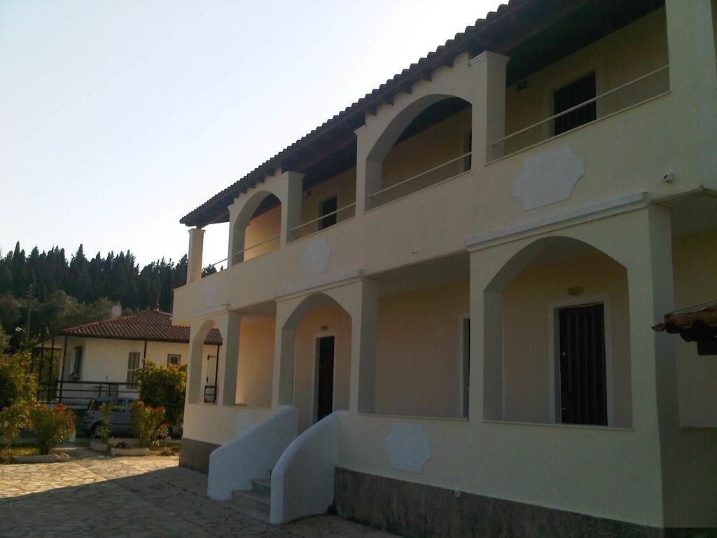 Virginia'S Beachfront Apartments Kávosz Kültér fotó