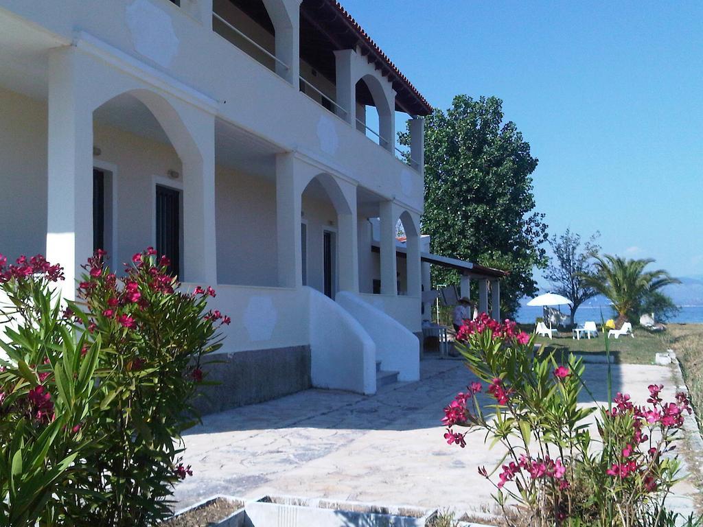 Virginia'S Beachfront Apartments Kávosz Szoba fotó